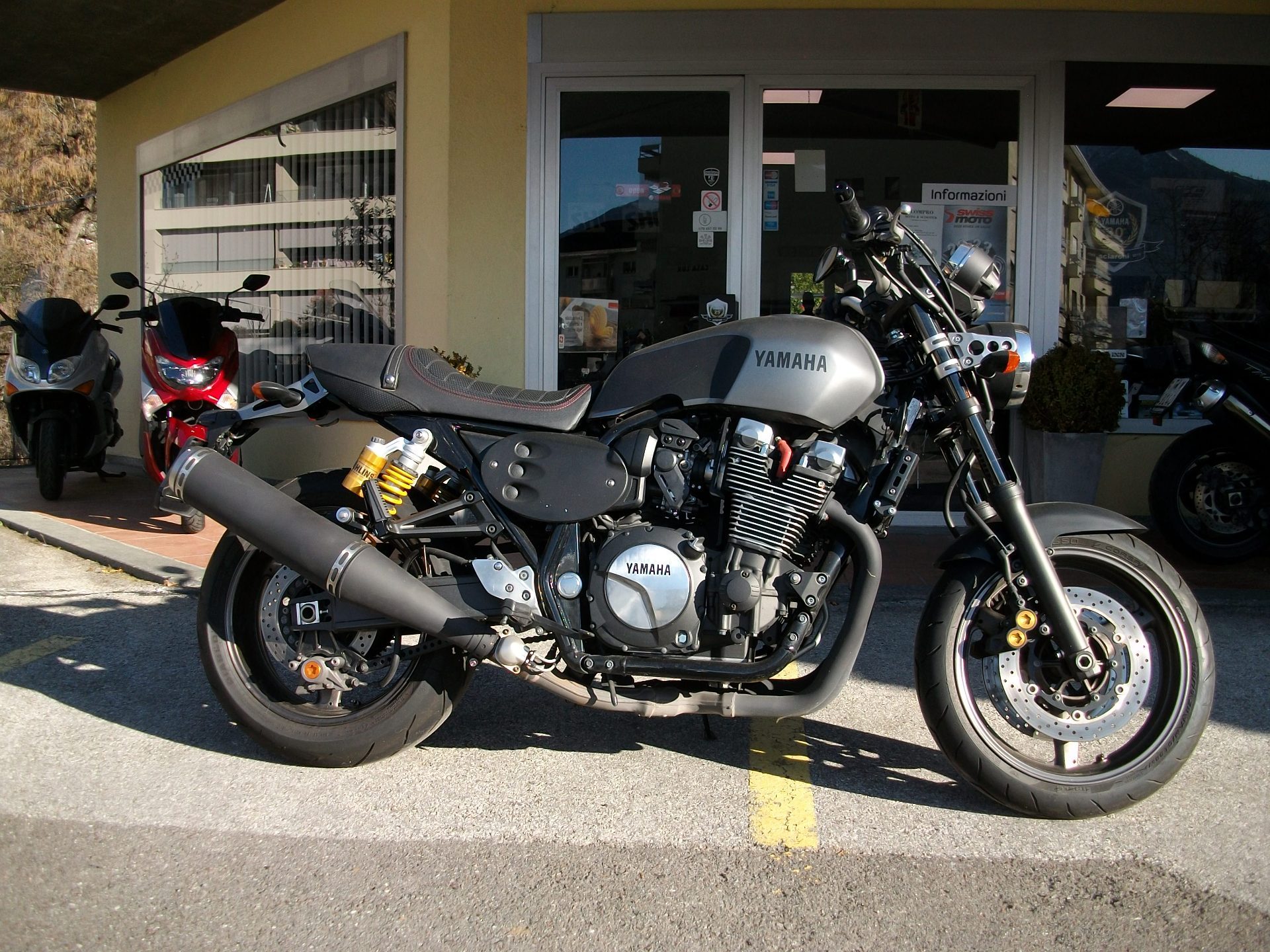 YAMAHA XJR1300