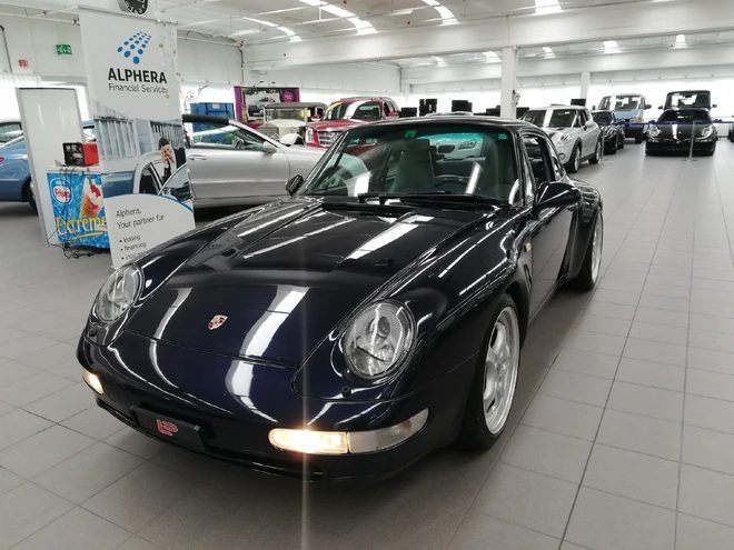 PORSCHE 911 Carrera 4