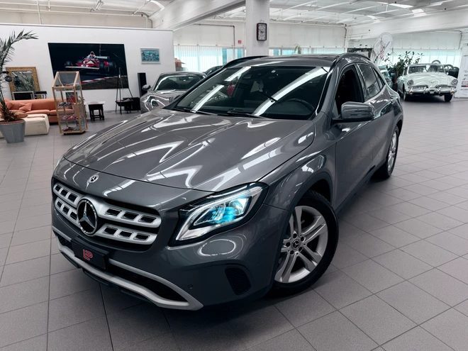 MERCEDES-BENZ GLA 220 4Matic 7G-DCT